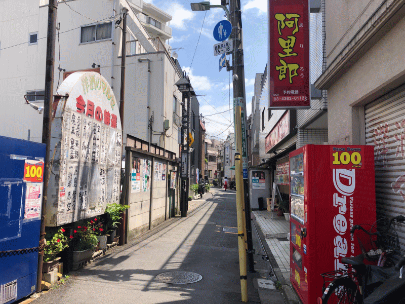 10秒ほど直進します